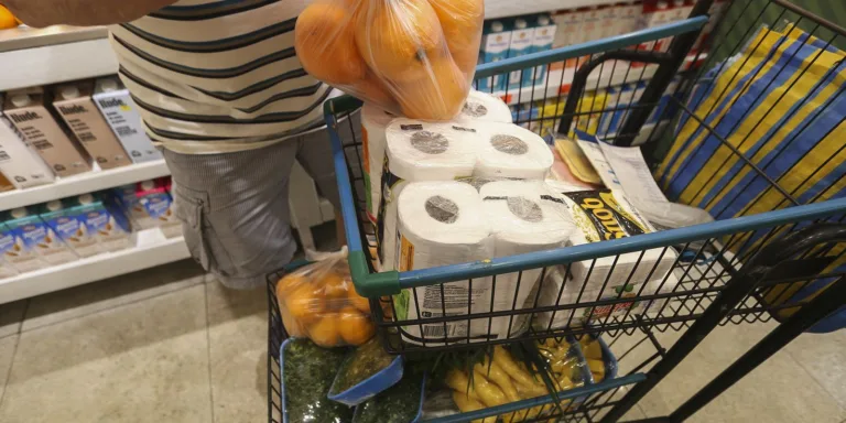 Inflação fecha julho em 0,26%; alimentos caem pela segundo mês seguido