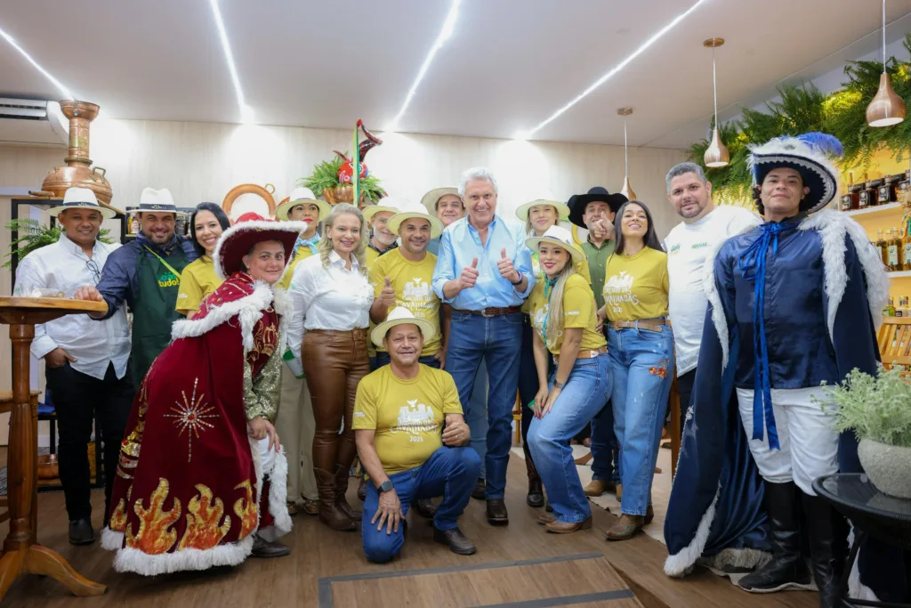 Caiado visita estande de Goiás na Festa do Peão de Barretos