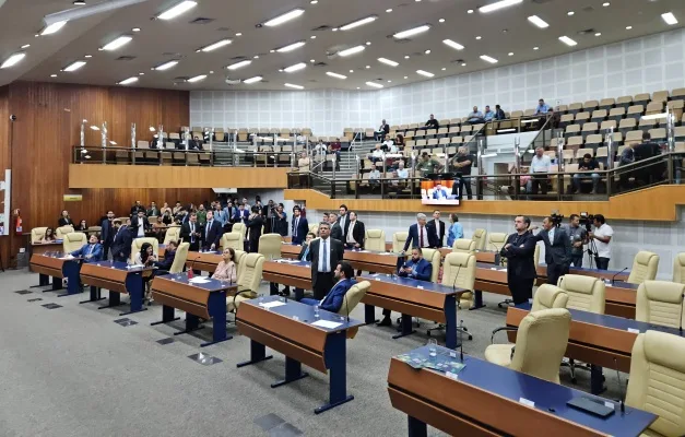 Câmara de Goiânia aprova em primeira discussão projeto que revoga taxa do lixo