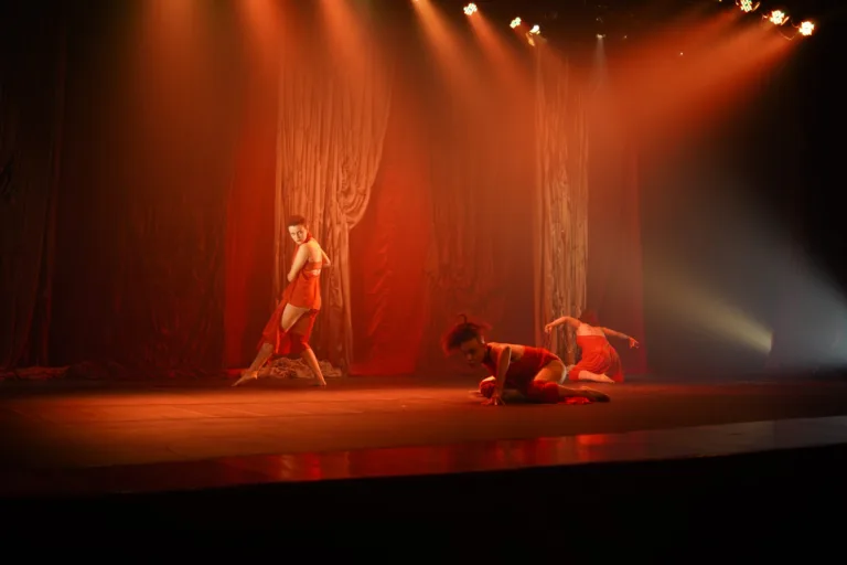 Cine Teatro São Joaquim apresenta espetáculo "Trama" 