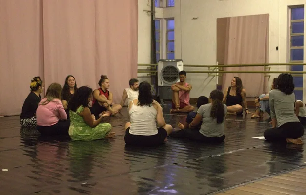 Goiânia recebe oficina gratuita de Renata Curado sobre corpo cênico e criativo