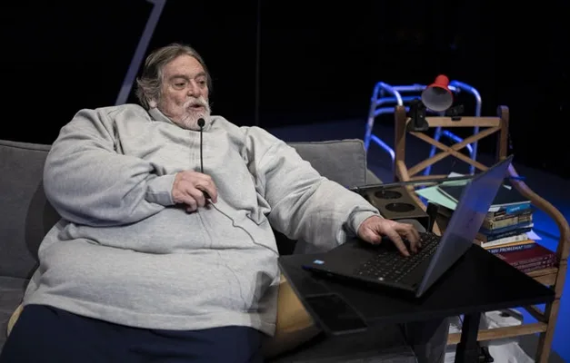 José de Abreu Estrela "A Baleia" em Goiânia: Peça Aborda Temas Profundos