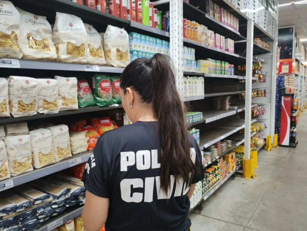 Operação apreende meia tonelada de alimentos em Goiânia