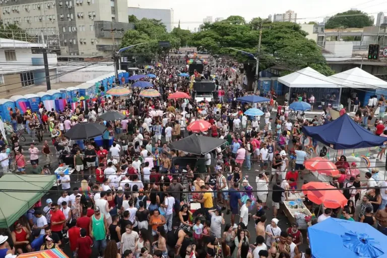 30ª Parada LGBT+ de Goiânia Celebra Famílias LGBT+ e Luta por Direitos