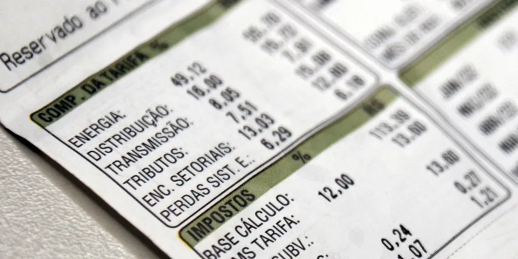 Aneel reduz bandeira para vermelha 1 na conta de luz em outubro