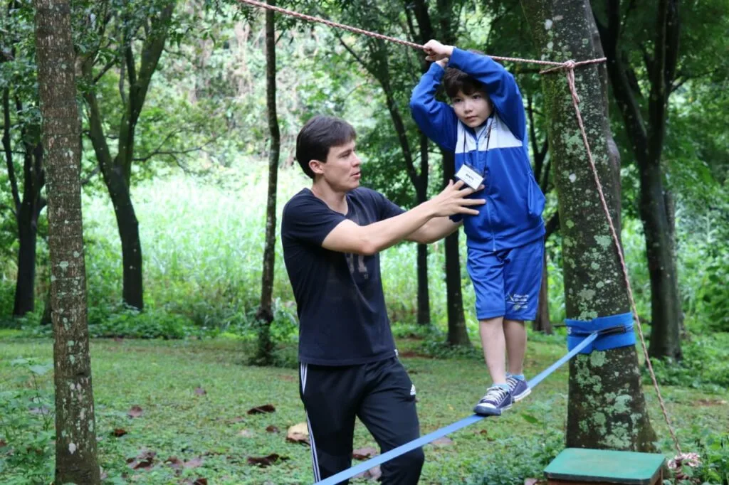 Mais de 1,4 mil estudantes da rede municipal participam dos Jogos de Aventura da Natureza no Parque Areião