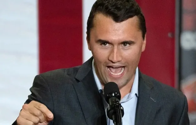 Caçada ao assassino de Charlie Kirk se intensifica após liberação de suspeito pelo FBI