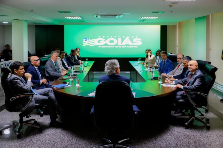 Caiado reforça parceria entre Goiás e Índia em encontro com o novo embaixador do país