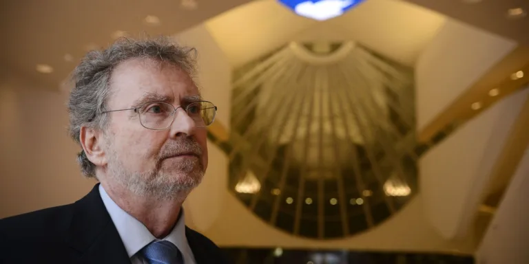 Físico Luiz Davidovich vence prêmio da Academia Mundial de Ciências