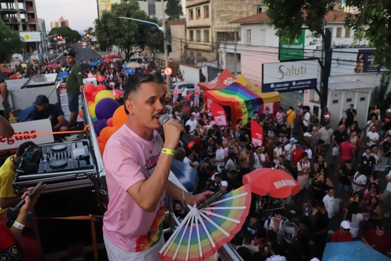 Fabrício Rosa celebra grandiosidade da 30ª Parada LGBT+ de Goiânia e reforça luta por direitos