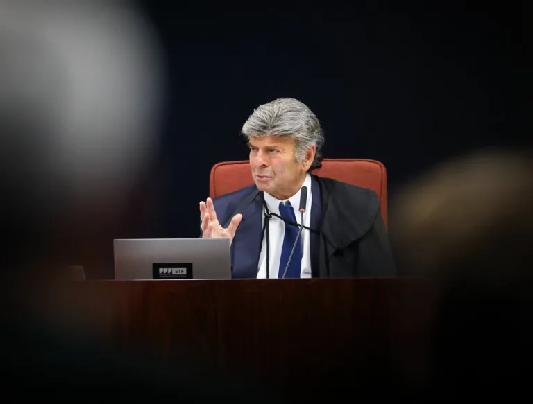 Fux Vota por Anulação em Ação sobre Trama Golpista, Apontando Cerceamento de Defesa