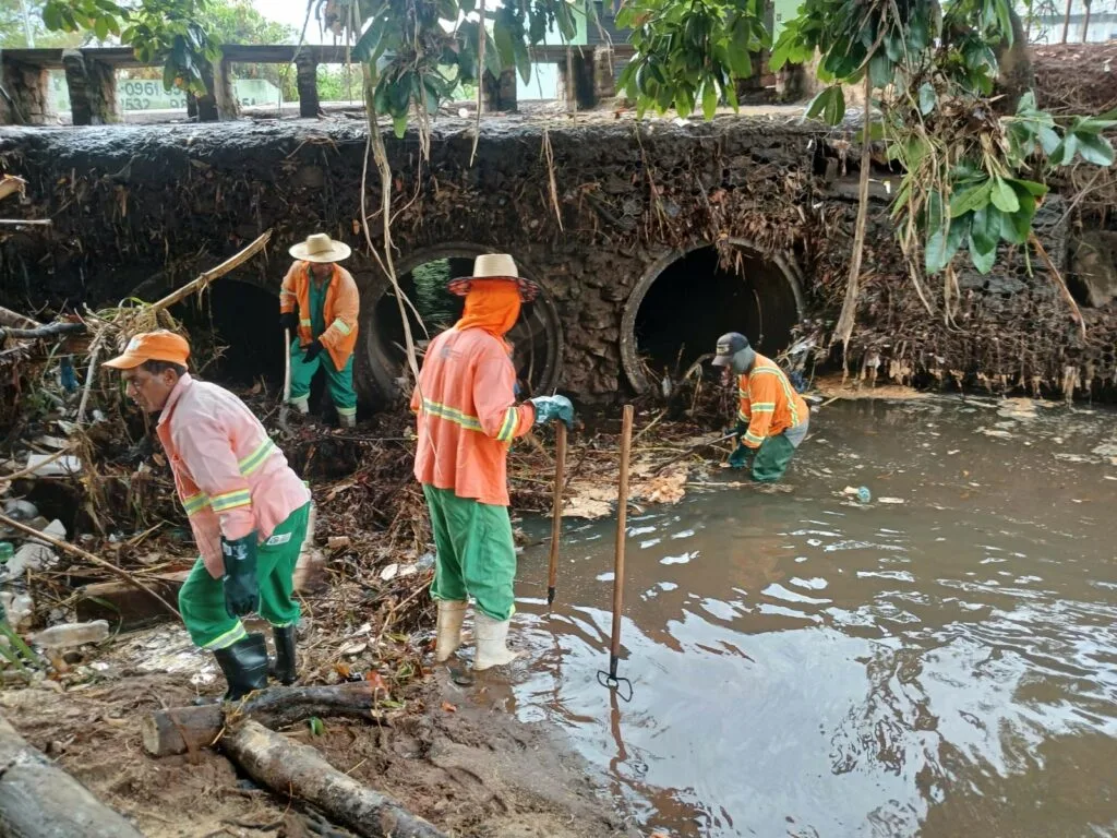 Prefeitura de Goiânia retira cerca de 110 toneladas de lixo da Marginal Botafogo após enchente