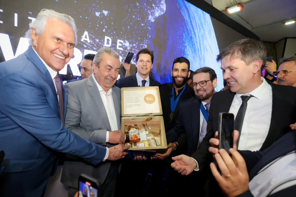 Caiado ressalta avanço da industrialização goiana durante abertura da Ficomex 2025