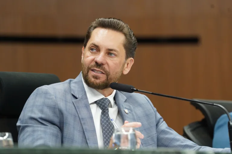 Medida do presidente Bruno Peixoto que endurece combate à venda de combustíveis adulterados é sancionada