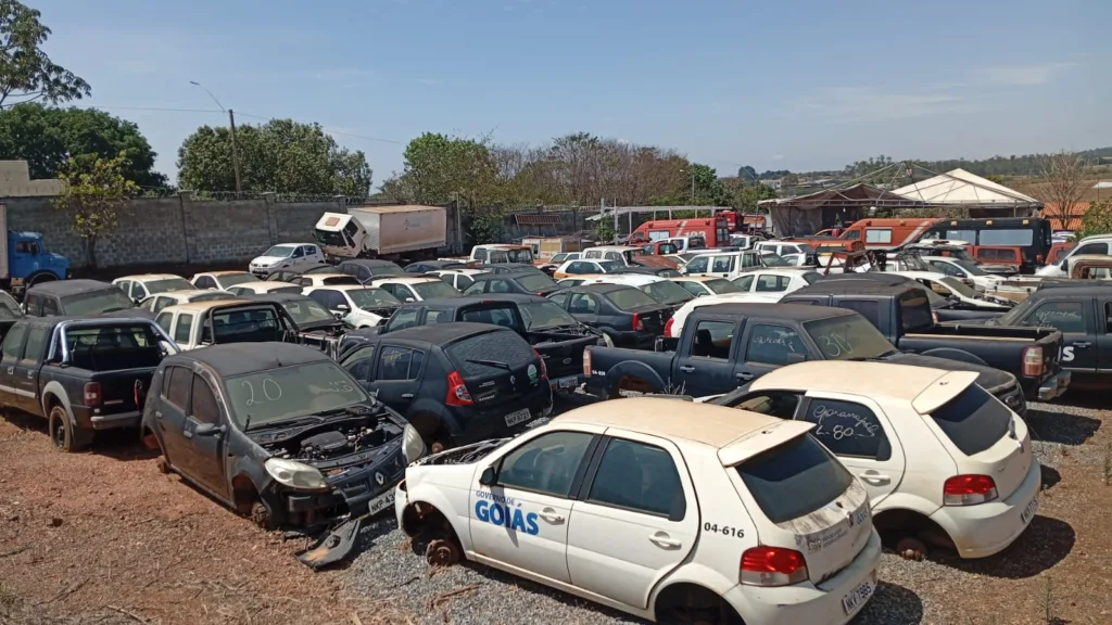 Leilão de carros inservíveis