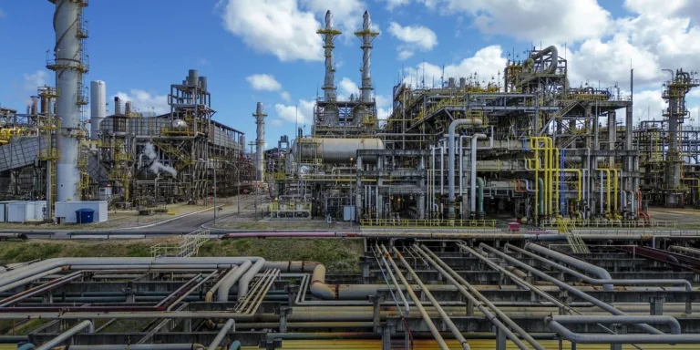 Faturamento da indústria subiu 5% em 2025, mostra CNI