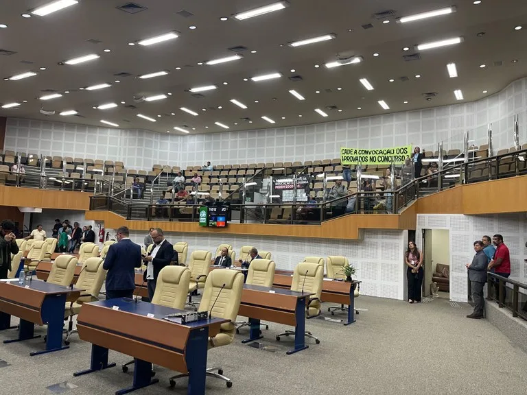 Aprovada prorrogação dos contratos temporários dos administrativos da educação