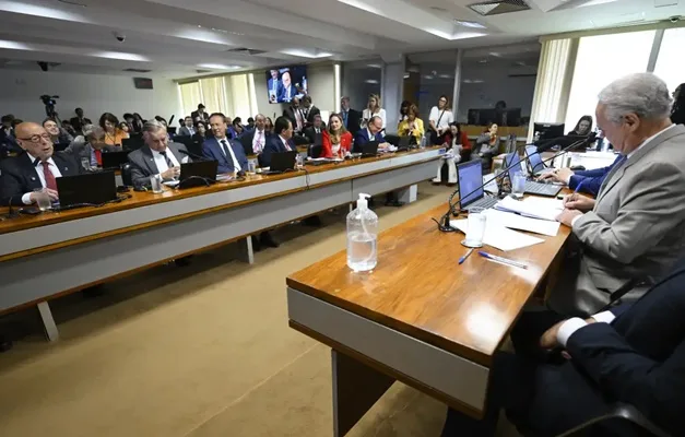 Senado aprova projeto alternativo para isenção do IR até R$ 5 mil e pressiona Câmara