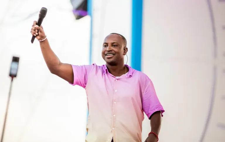 Tardezinha de Thiaguinho celebra 10 anos em Goiânia com mega show no Serra Dourada