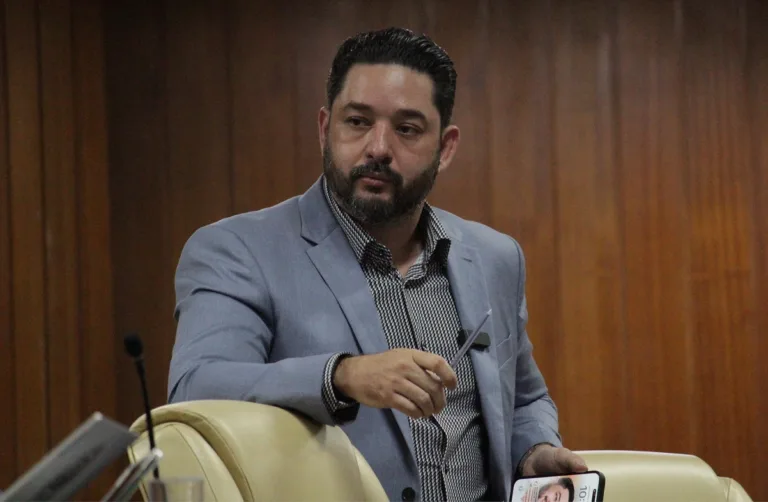 Thialu Guiotti desiste de candidatura e apoia Romário Policarpo para a Assembleia Legislativa de Goiás