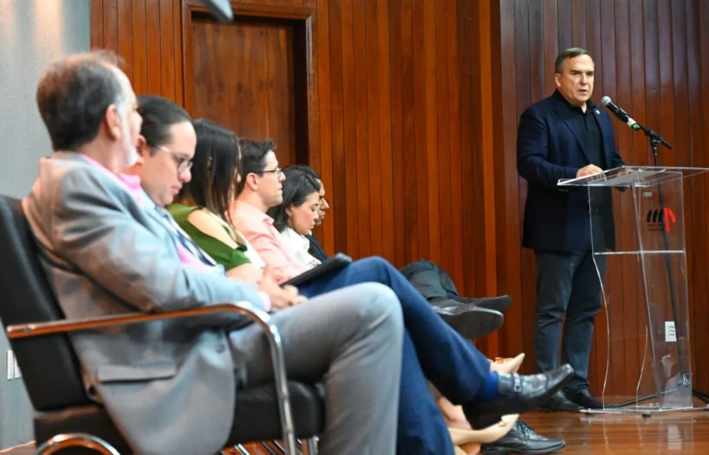 Prefeitura de Goiânia define nesta quarta-feira empresas que vão integrar força-tarefa para limpeza de fios soltos