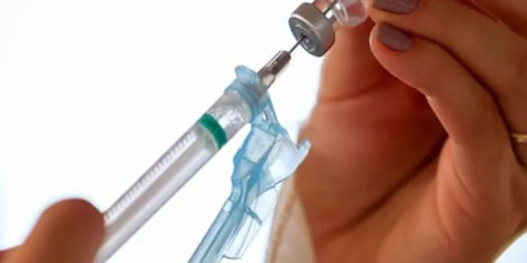 Brasil e Índia firmam acordo para fortalecer produção de vacinas