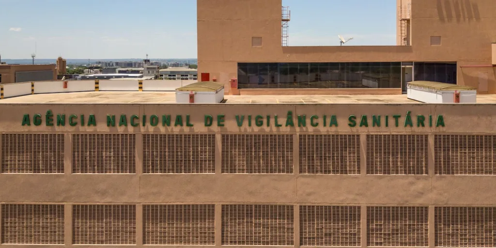 Anvisa proíbe lote falso de chá e suplementos inseguros para o consumo