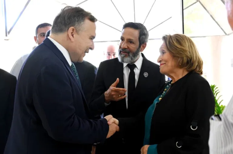 Mabel sanciona lei que renomeia avenida em homenagem a Dr. Licínio Leal Barbosa, no Setor Jaó