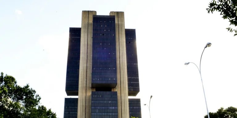 Banco Central passa a bloquear chaves Pix usadas em golpes e fraudes