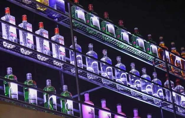 Bar Veneta é interditado no Rio por venda de bebida sem registro e fábrica clandestina de cerveja