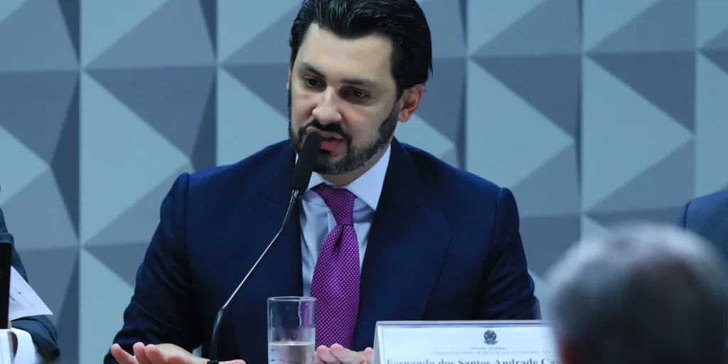 CPMI do INSS: empresário responde a relator, mas se cala para comissão