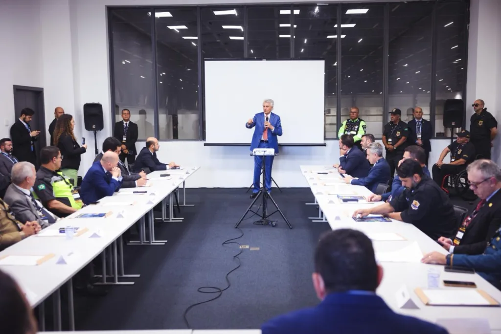 Caiado fala sobre segurança pública em congresso