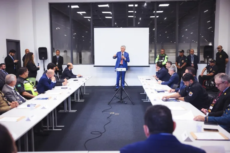 Caiado fala sobre segurança pública em congresso