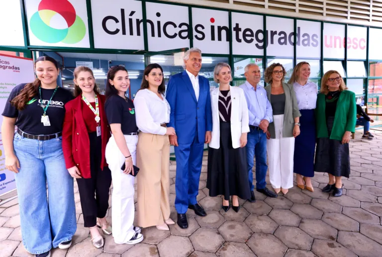 Caiado dialoga sobre assistência financeira ao ensino superior em Santa Catarina