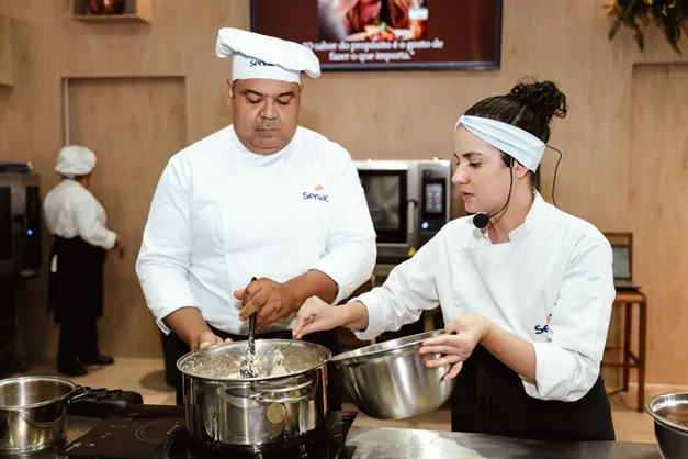 Cozinha Show do Senac Goiás Agita Expo Fecomércio com Oficinas e Gastronomia
