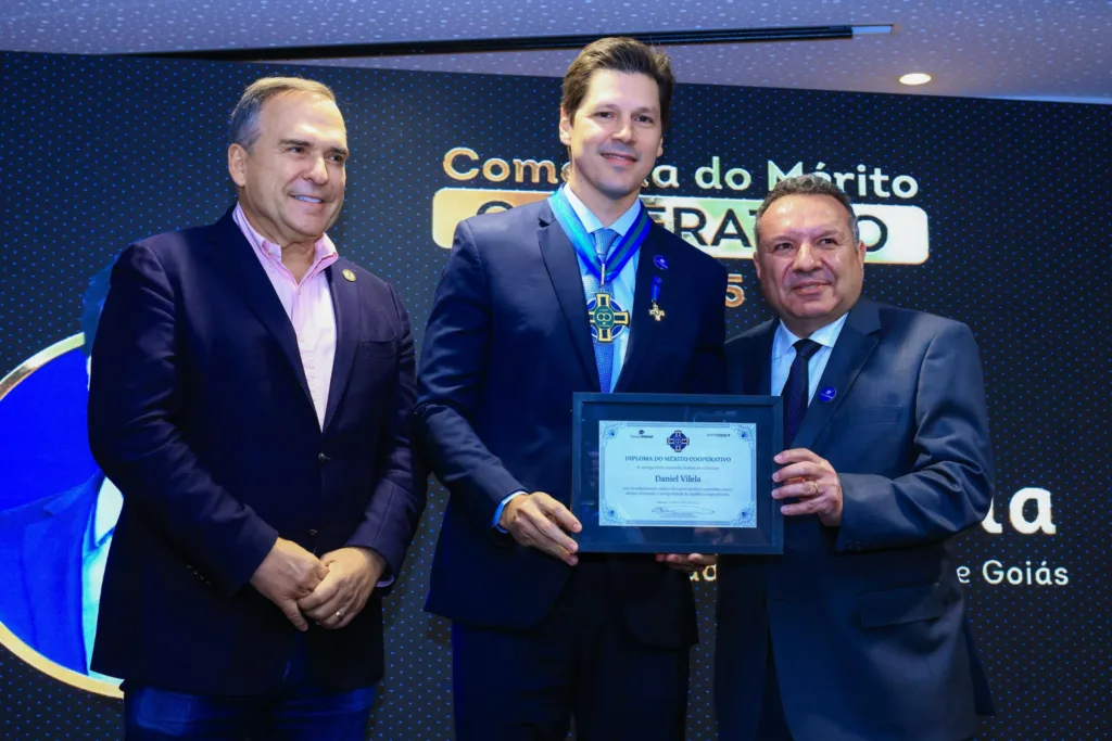 Comenda do Mérito Cooperativo é entregue a Daniel Vilela
