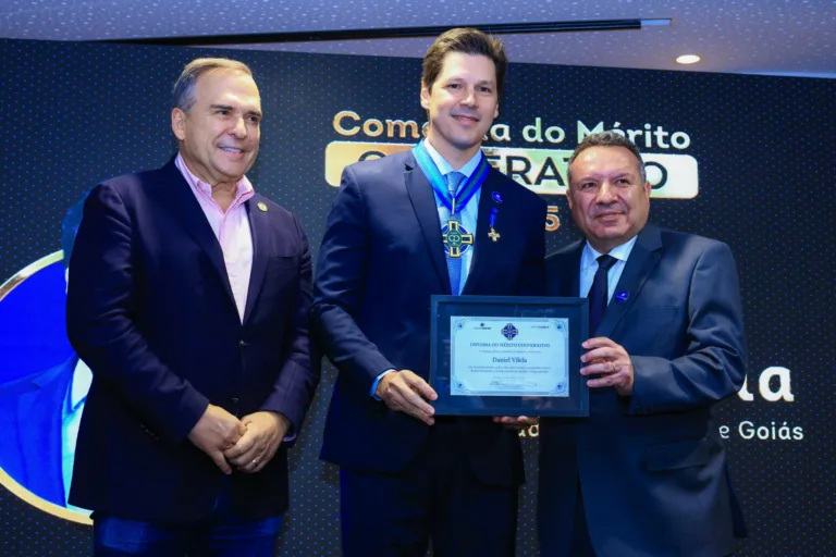 Comenda do Mérito Cooperativo é entregue a Daniel Vilela