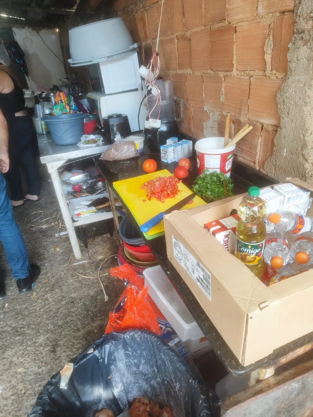 Fábrica Clandestina de Salgados Insalubre é Fechada em Goiânia