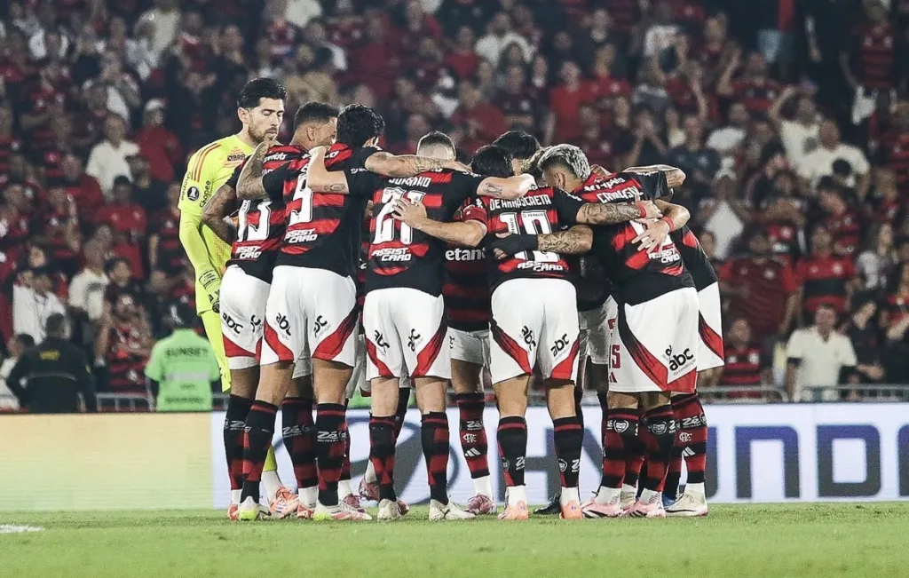 Flamengo vence Racing no Maracanã com gol no fim e leva vantagem para a Argentina