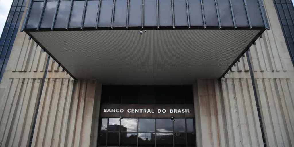 Mercado financeiro reduz para 4,72% previsão de inflação em 2025