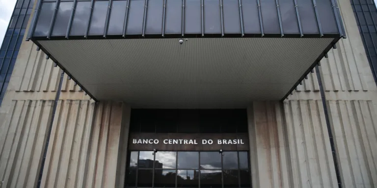 Mercado financeiro reduz para 4,72% previsão de inflação em 2025