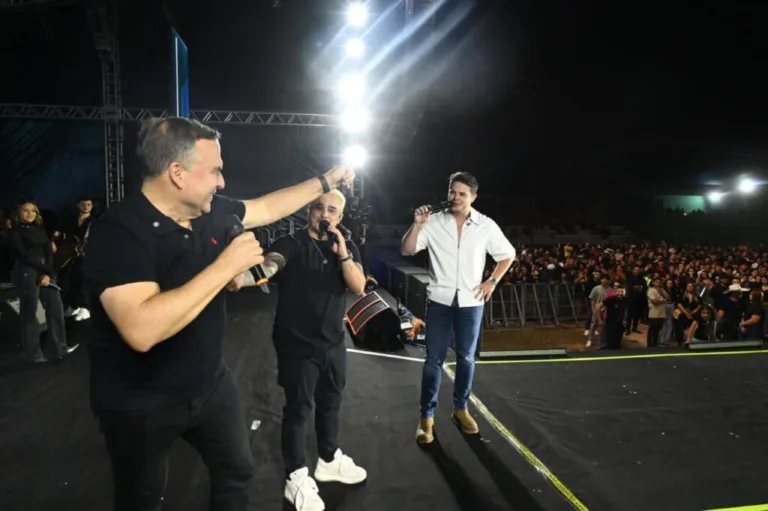 Prefeito Sandro Mabel participa da abertura do Festival do Bem, com show da dupla Matheus & Kauan