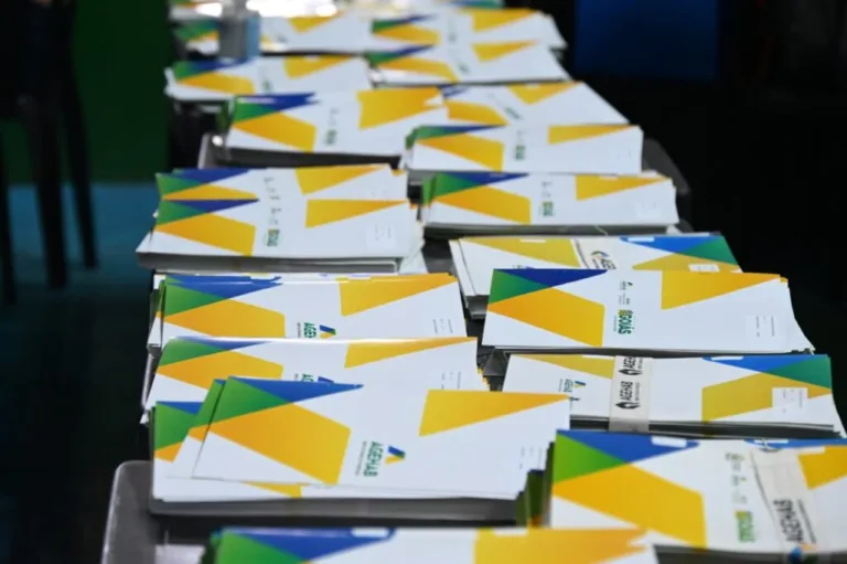 Prefeito Sandro Mabel participa de entrega de 2.489 cartões do Aluguel Social e 620 escrituras em Goiânia