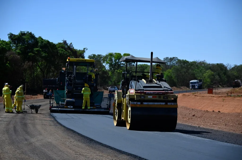 Goiás avança na pavimentação da GO-219 e integra Região Metropolitana com investimento de R$ 250 milhões