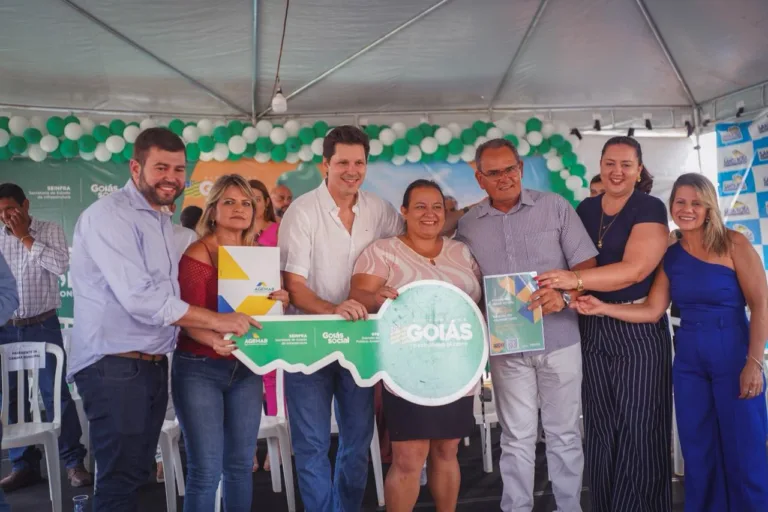 Governo entrega 100 casas a custo zero na região central do estado