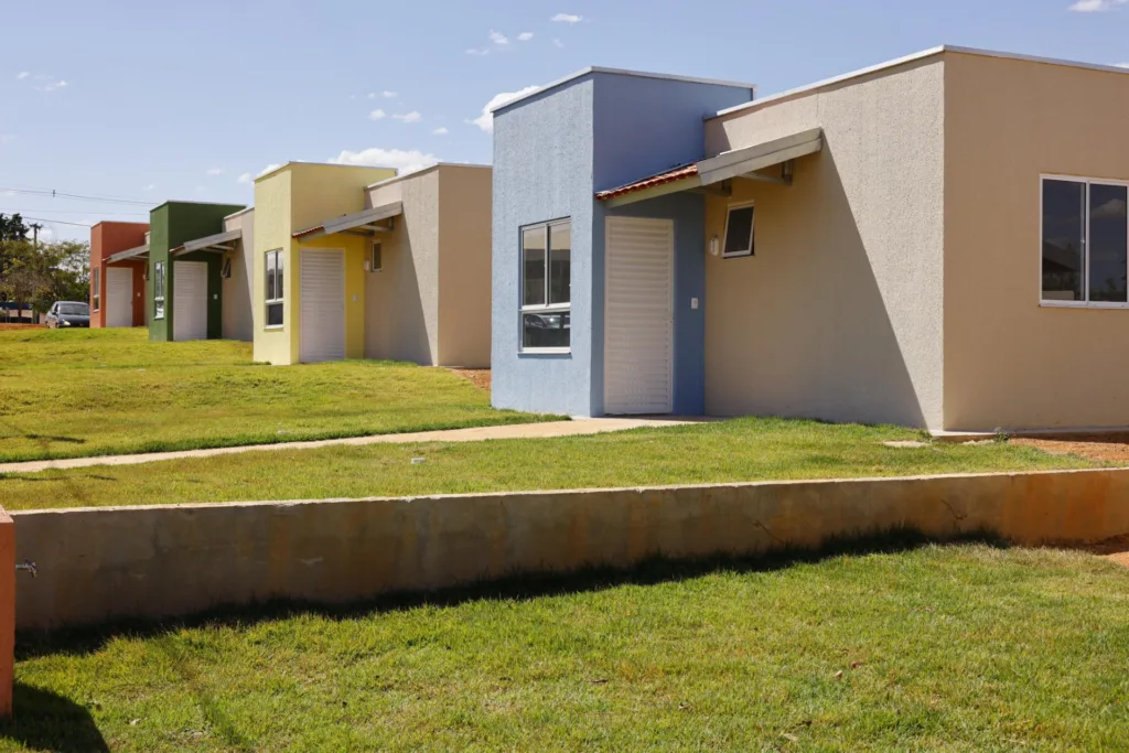 Governo entrega 42 casas a custo zero em Vianópolis