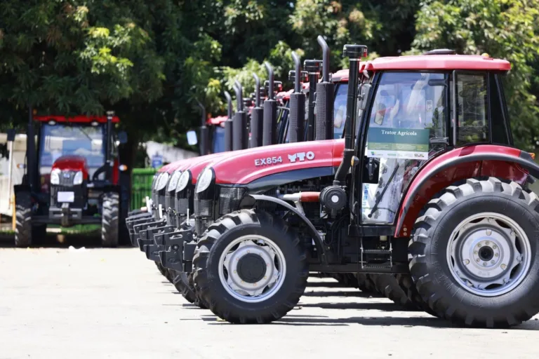 Governo entrega máquinas agrícolas a 15 municípios pelo Programa Mecaniza Campo