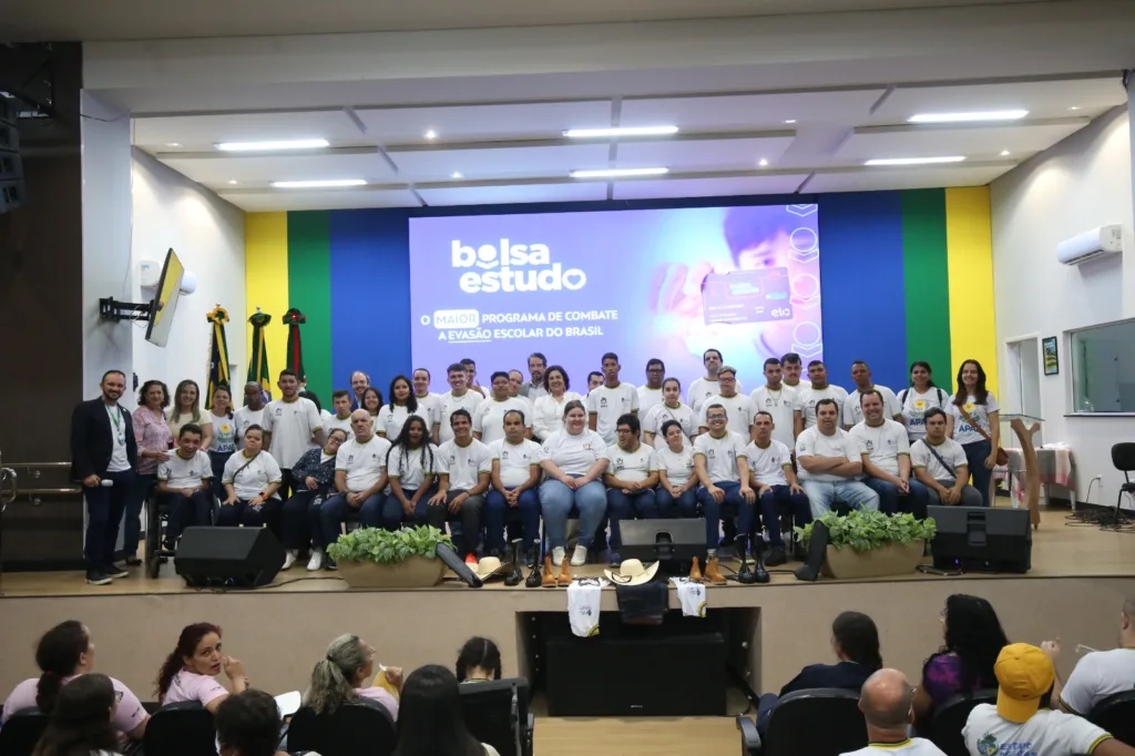 Entrega do cartão bolsa estudo