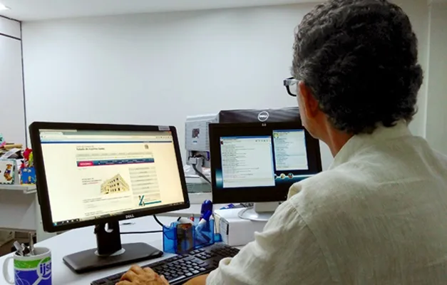 Goiás reserva vagas de estágio para universitários com mais de 60 anos em órgãos públicos