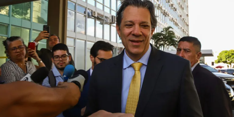 Haddad comemora aprovação da isenção do IR na Câmara: "foi um golaço!"